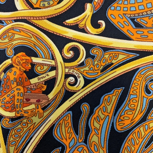 HERMES BLACK MULTI LA CHARMANTE AUX ANIMAUX PRINT SQUARE SILK TWILL SCARF - Picture 7 of 9
